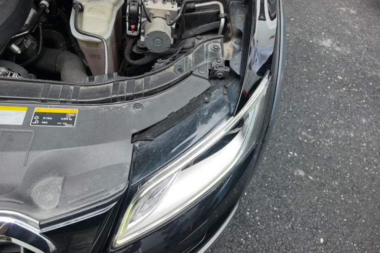 Used Audi Q5 2018 Collector's Edition 40 TFSI Technology Model Engine Bay Left