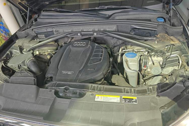 Used Audi Q5 2018 Collector's Edition 40 TFSI Technology Model Engine Bay