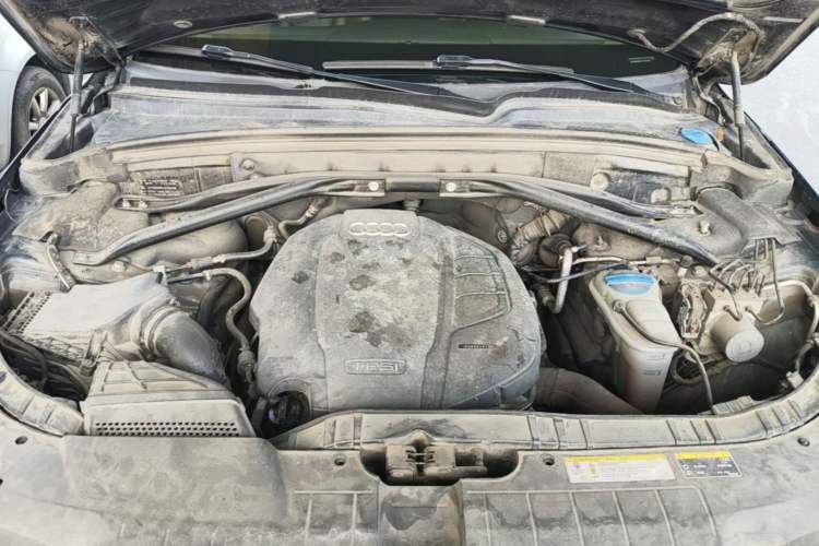 Used Audi Q5 2018 Collector's Edition 40 TFSI Technology Model Engine Bay