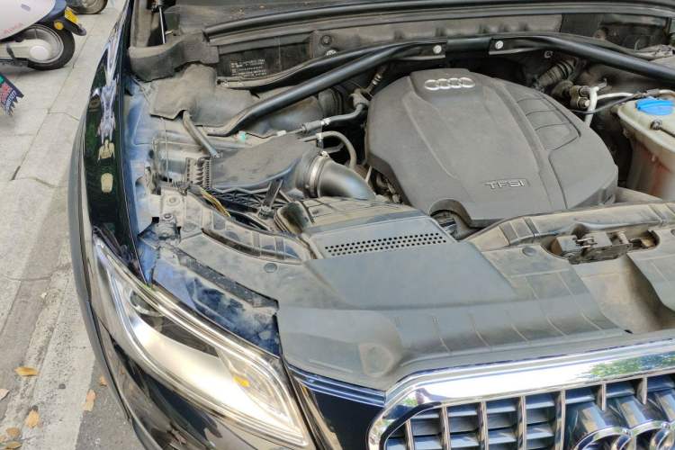 Used Audi Q5 2018 Collector's Edition 40 TFSI Technology Model Engine Bay Right