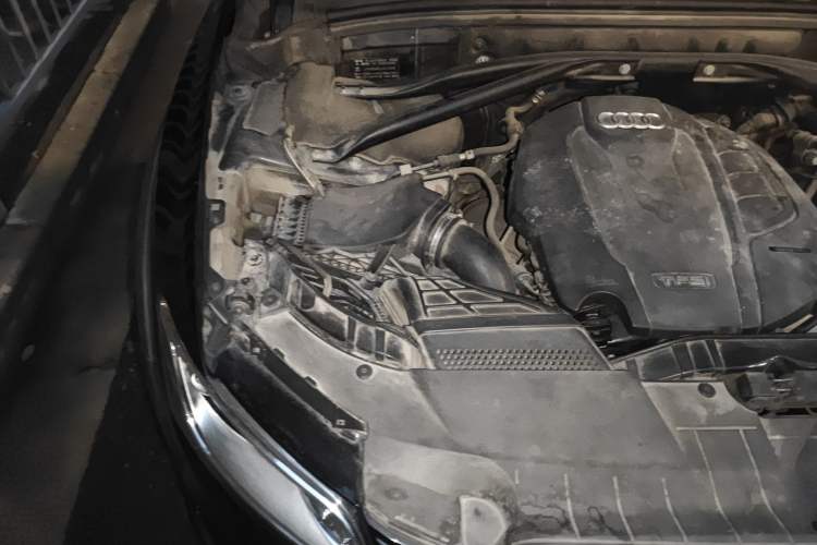 Used Audi Q5 2018 Collector's Edition 40 TFSI Technology Model Engine Bay Right