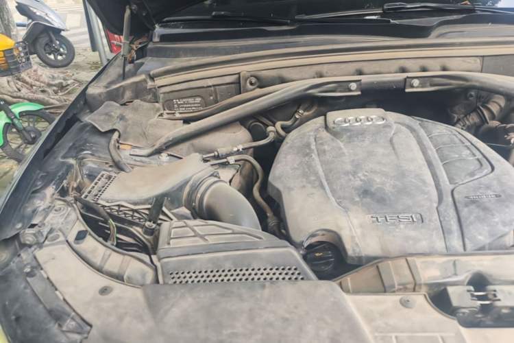 Used Audi Q5 2018 Collector's Edition 40 TFSI Technology Model Engine Bay Right