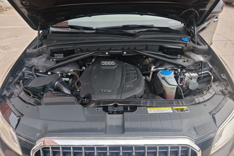 Used Audi Q5 2018 Collector's Edition 40 TFSI Technology Model Engine Bay