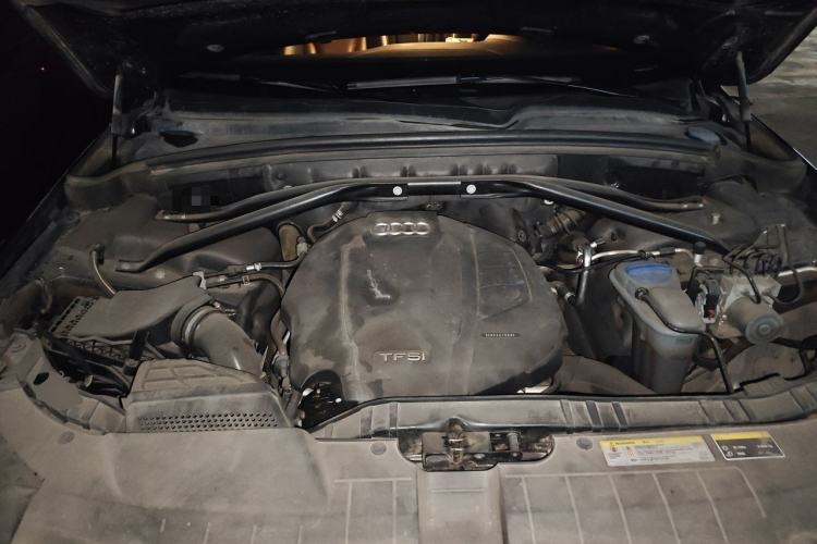 Used Audi Q5 2018 Collector's Edition 40 TFSI Ambition Model Engine Bay