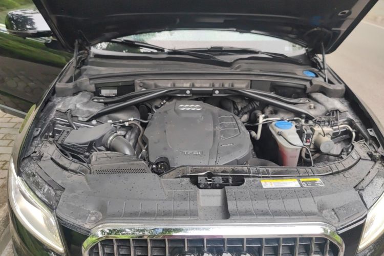Used Audi Q5 2018 Collector's Edition 40 TFSI Technology Model Engine Bay