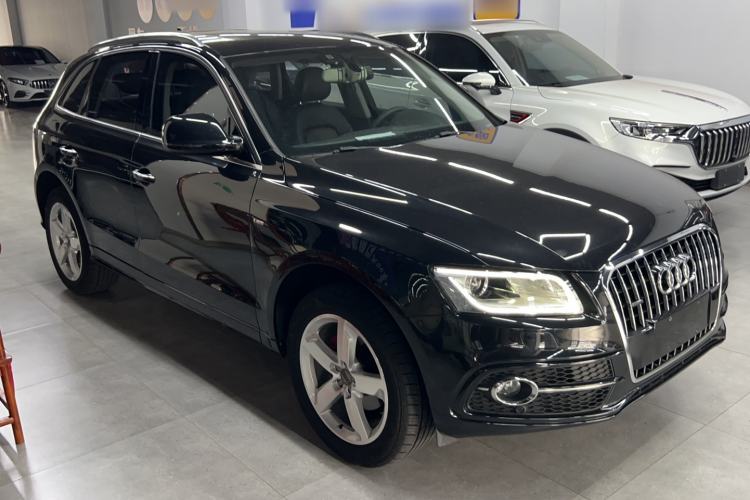 Used Audi Q5 2018 Collector's Edition 40 TFSI Ambition Model Exterior 3