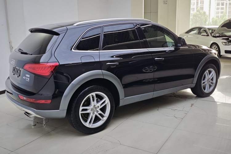 Used Audi Q5 2018 Collector's Edition 40 TFSI Technology Model Exterior 3