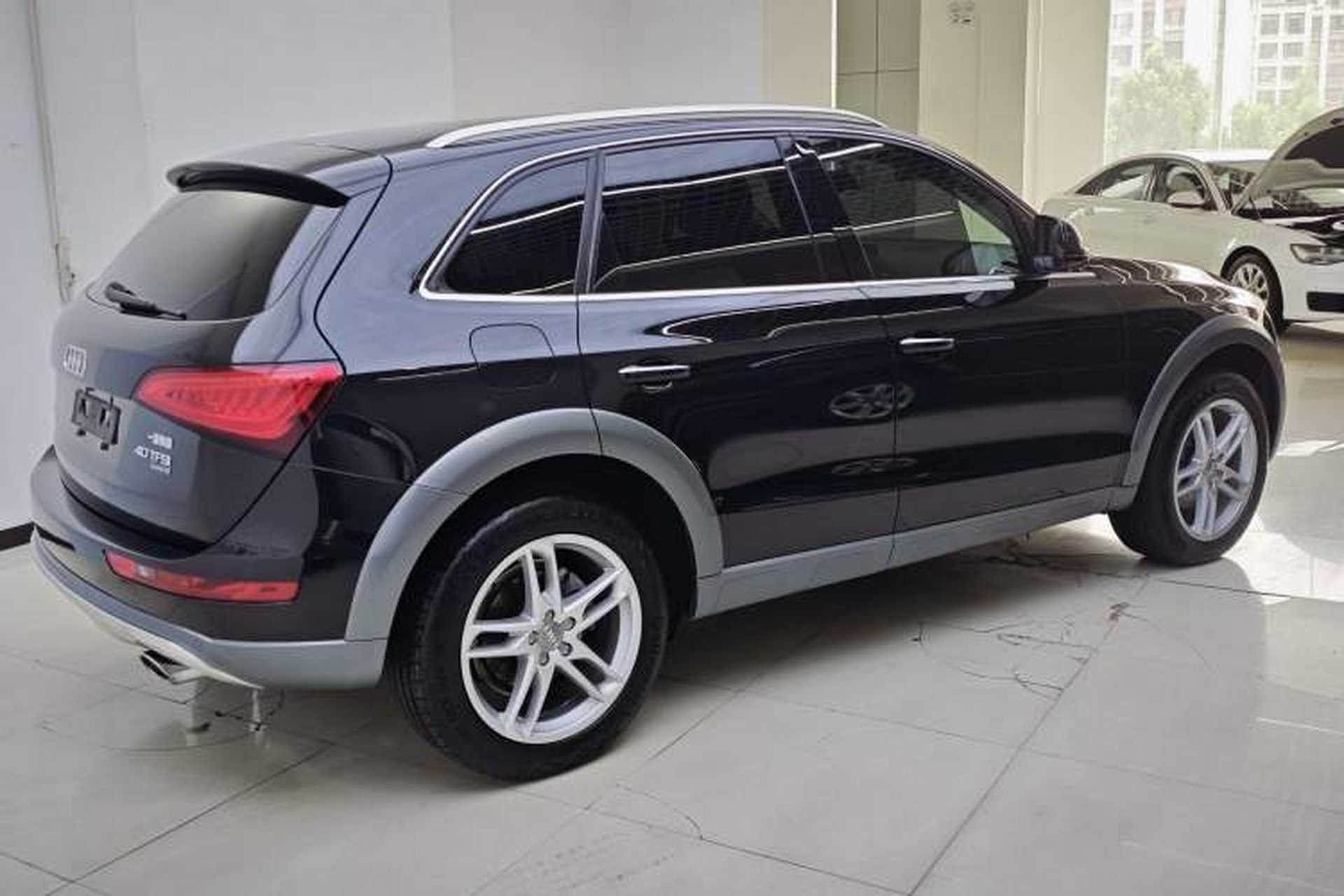 Used Audi Q5 2018 Collector's Edition 40 TFSI Technology Model Exterior 3