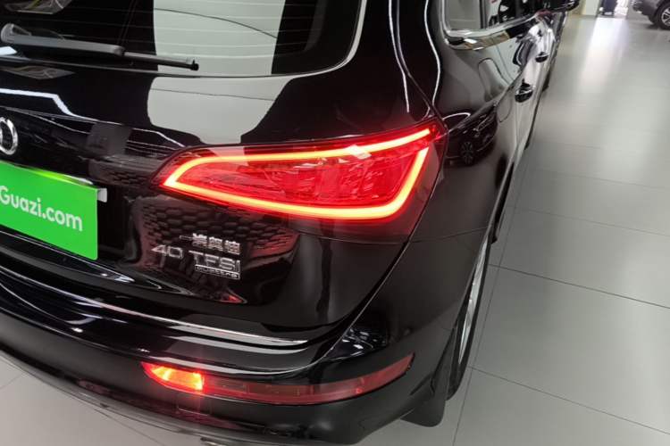Used Audi Q5 2018 Collector's Edition 40 TFSI Ambition Model Exterior 3
