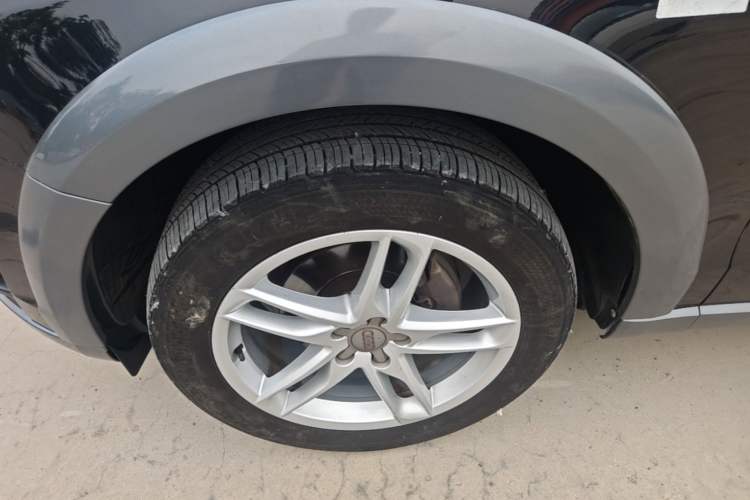 Used Audi Q5 2018 Collector's Edition 40 TFSI Technology Model Exterior 4