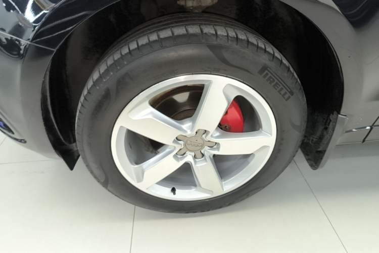 Used Audi Q5 2018 Collector's Edition 40 TFSI Ambition Model Exterior 4