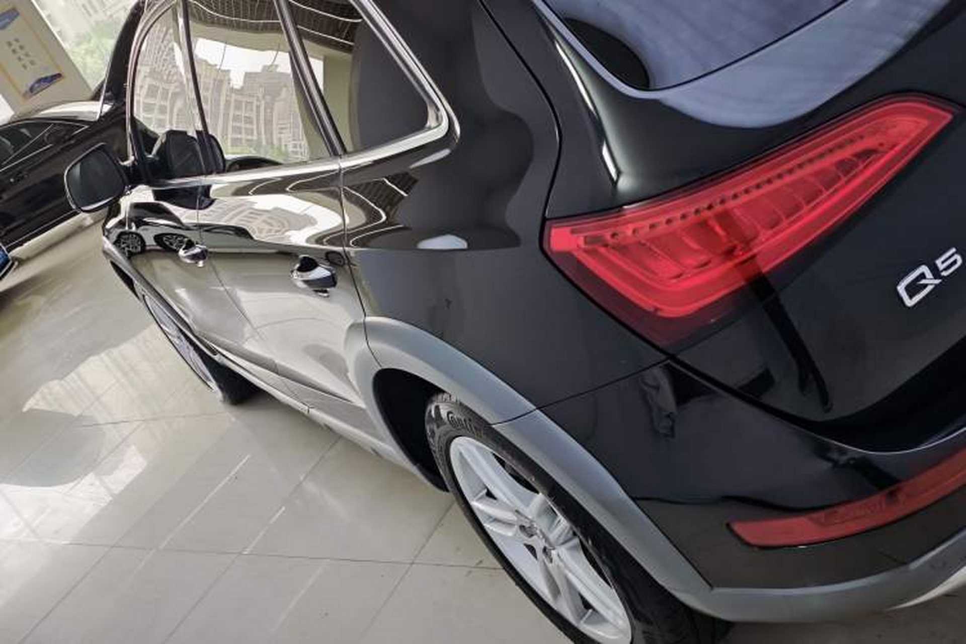 Used Audi Q5 2018 Collector's Edition 40 TFSI Technology Model Exterior 5