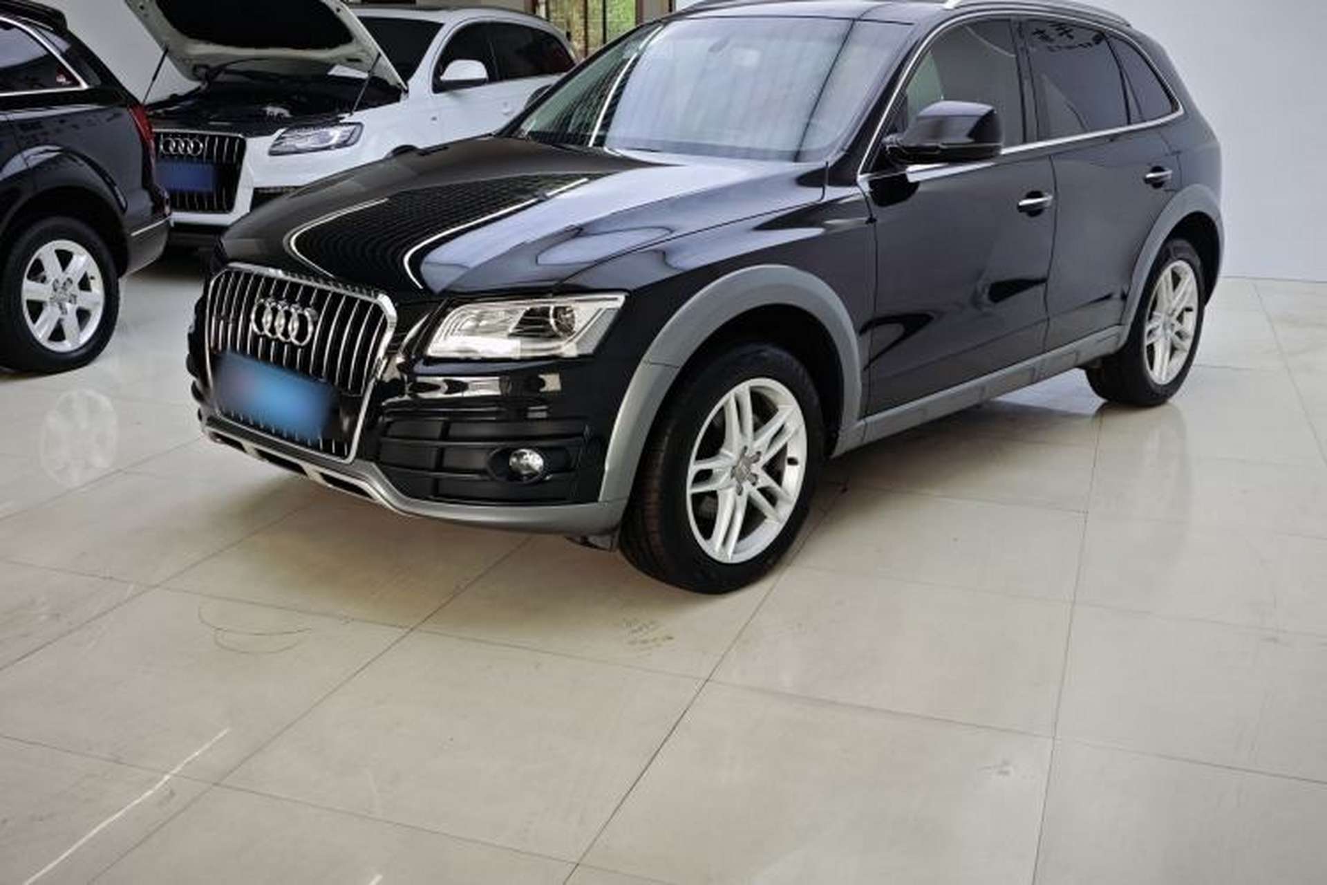 Used Audi Q5 2018 Collector's Edition 40 TFSI Technology Model Front Left 45 Deg
