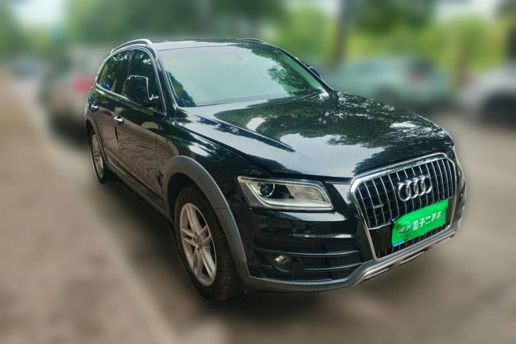 Used Audi Q5 2018 Collector's Edition 40 TFSI Technology Model Front Right 45 Deg
