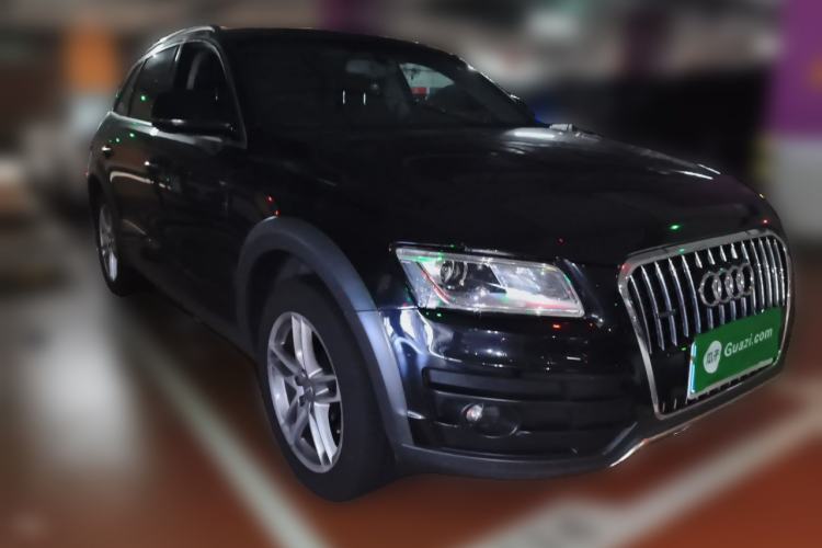Used Audi Q5 2018 Collector's Edition 40 TFSI Technology Model Front Right 45 Deg