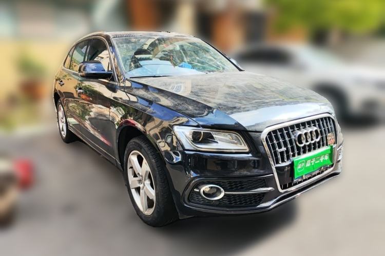 Used Audi Q5 2018 Collector's Edition 40 TFSI Ambition Model Front Right 45 Deg