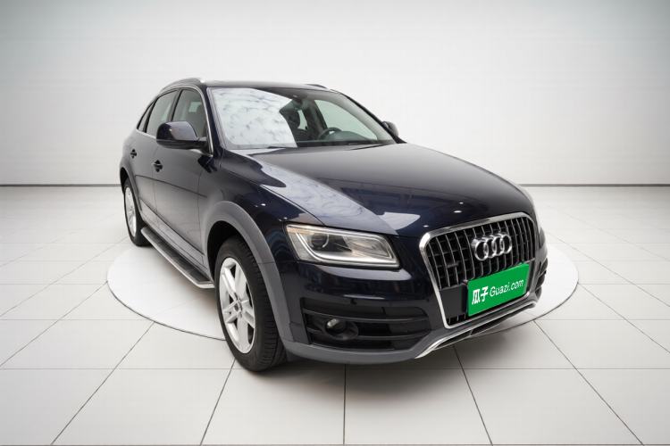 Used Audi Q5 2018 Collector's Edition 40 TFSI Technology Model Front Right 45 Deg