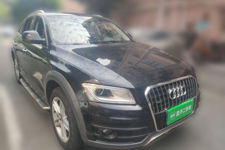 Used Audi Q5 2018 Collector's Edition 40 TFSI Technology Model Front Right 45 Deg
