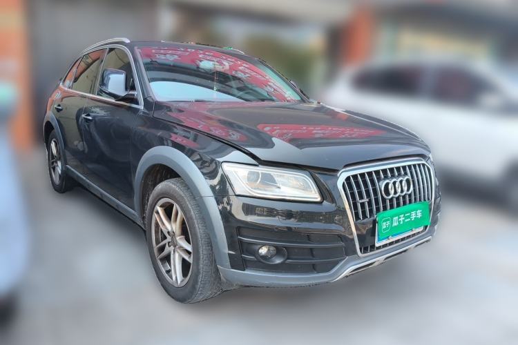 Used Audi Q5 2018 Collector's Edition 40 TFSI Technology Model Front Right 45 Deg