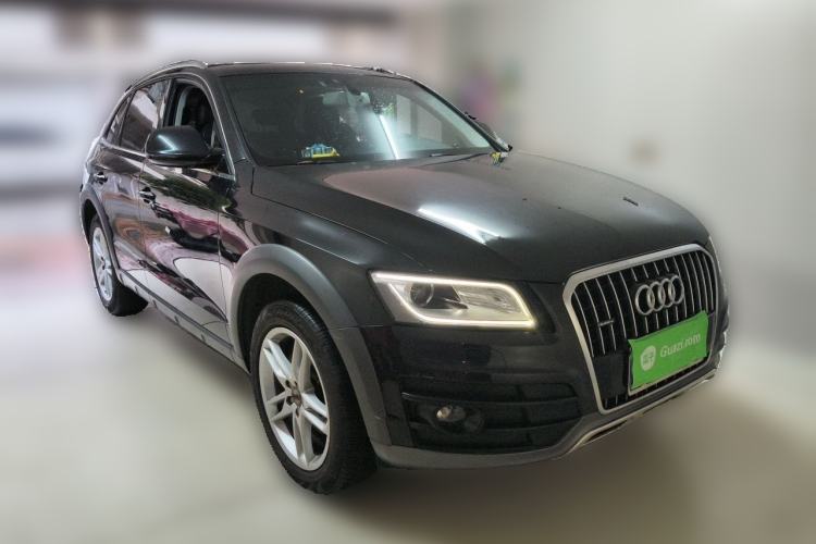 Used Audi Q5 2018 Collector's Edition 40 TFSI Technology Model Front Right 45 Deg