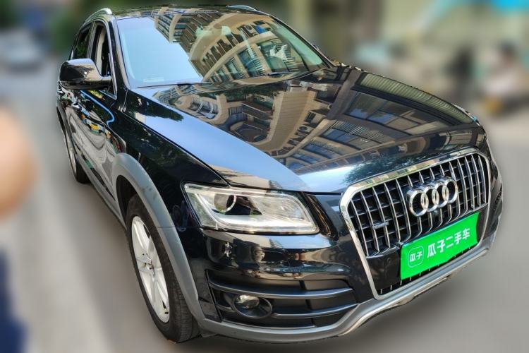 Used Audi Q5 2018 Collector's Edition 40 TFSI Technology Model Front Right 45 Deg