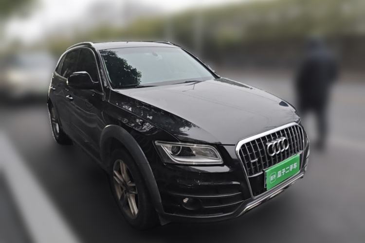 Used Audi Q5 2018 Collector's Edition 40 TFSI Technology Model Front Right 45 Deg