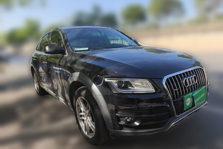 Used Audi Q5 2018 Collector's Edition 40 TFSI Technology Model Front Right 45 Deg