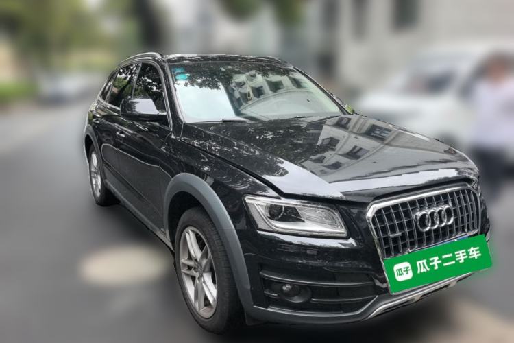 Used Audi Q5 2018 Collector's Edition 40 TFSI Technology Model Front Right 45 Deg