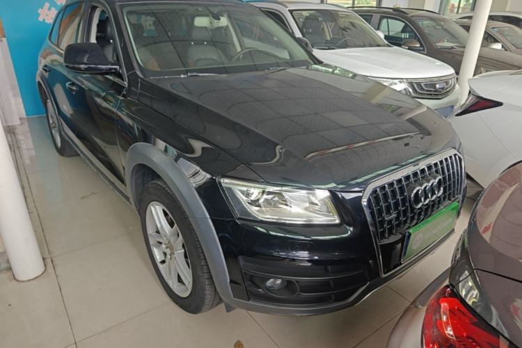 Used Audi Q5 2018 Collector's Edition 40 TFSI Technology Model Front Right 45 Deg