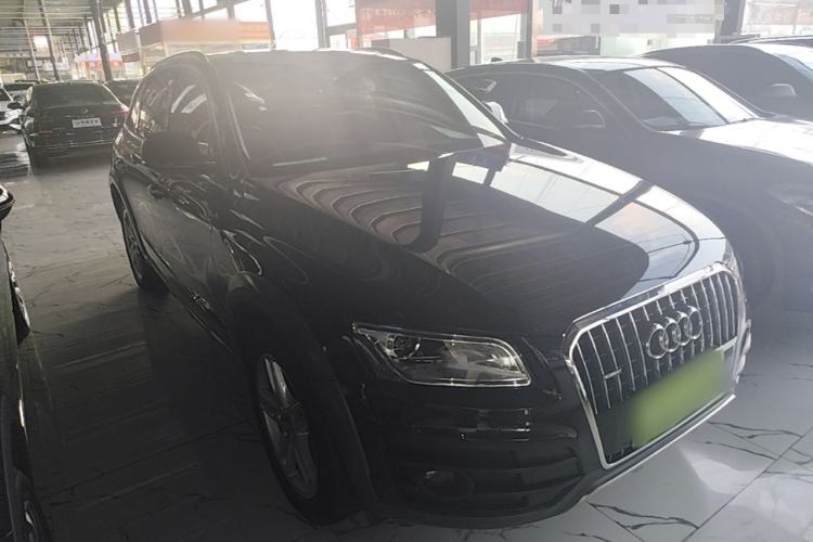 Used Audi Q5 2018 Collector's Edition 40 TFSI Technology Model Front Right 45 Deg