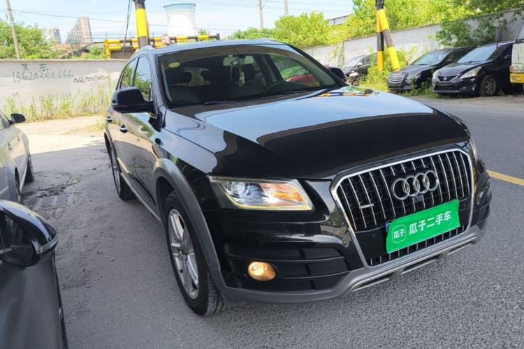 Used Audi Q5 2018 Collector's Edition 40 TFSI Technology Model Front Right 45 Deg
