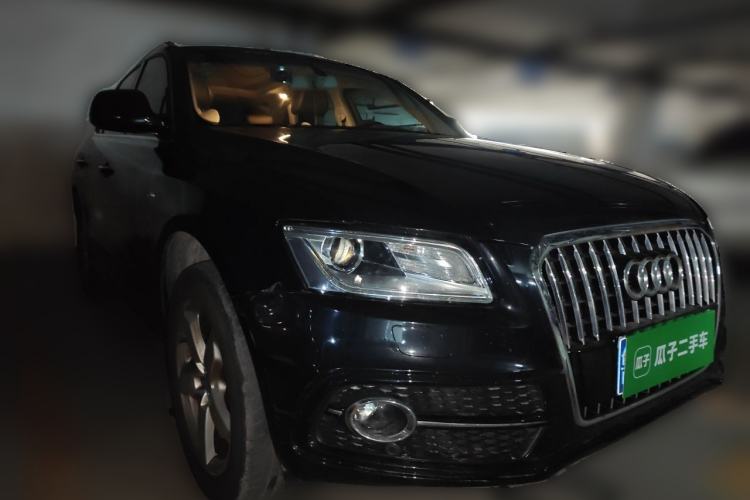 Used Audi Q5 2018 Collector's Edition 40 TFSI Ambition Model Front Right 45 Deg