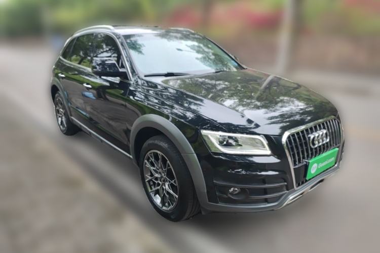 Used Audi Q5 2018 Collector's Edition 40 TFSI Technology Model Front Right 45 Deg