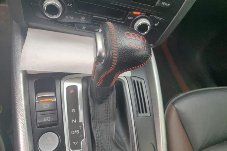 Used Audi Q5 2018 Collector's Edition 40 TFSI Technology Model Gear Lever