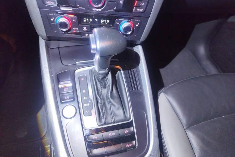 Used Audi Q5 2018 Collector's Edition 40 TFSI Technology Model Gear Lever
