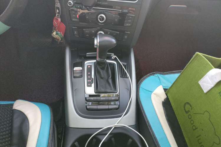 Used Audi Q5 2018 Collector's Edition 40 TFSI Ambition Model Gear Lever