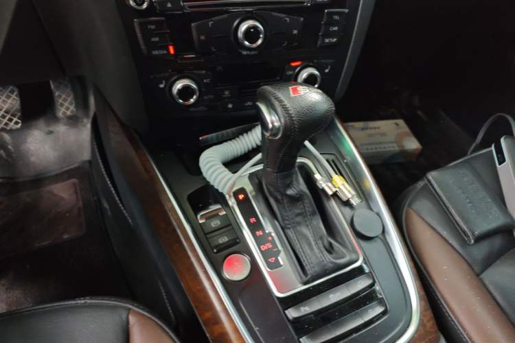 Used Audi Q5 2018 Collector's Edition 40 TFSI Technology Model Gear Lever