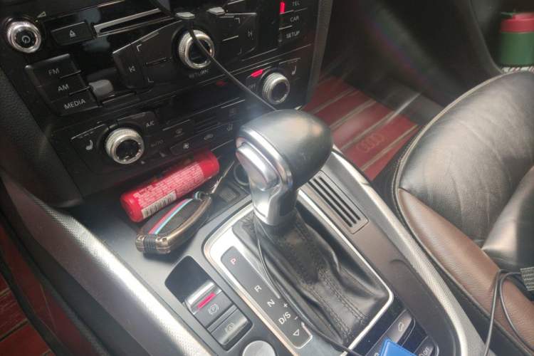 Used Audi Q5 2018 Collector's Edition 40 TFSI Technology Model Gear Lever