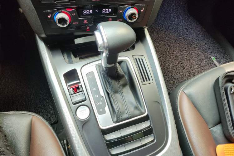 Used Audi Q5 2018 Collector's Edition 40 TFSI Technology Model Gear Lever