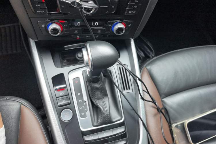 Used Audi Q5 2018 Collector's Edition 40 TFSI Technology Model Gear Lever