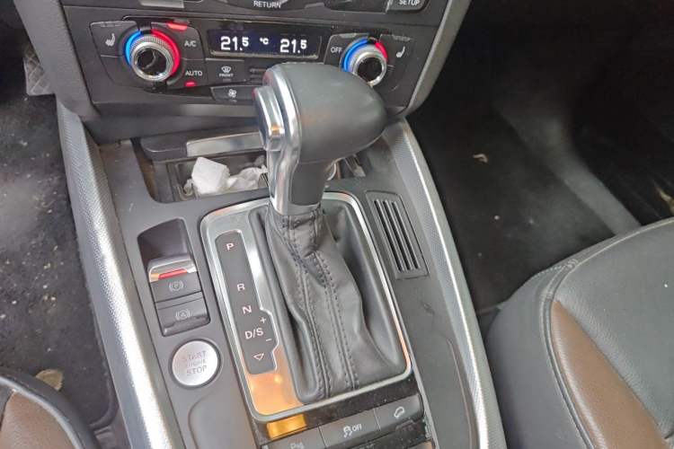 Used Audi Q5 2018 Collector's Edition 40 TFSI Technology Model Gear Lever