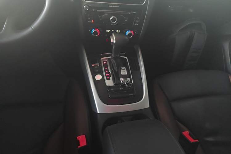 Used Audi Q5 2018 Collector's Edition 40 TFSI Technology Model Gear Lever