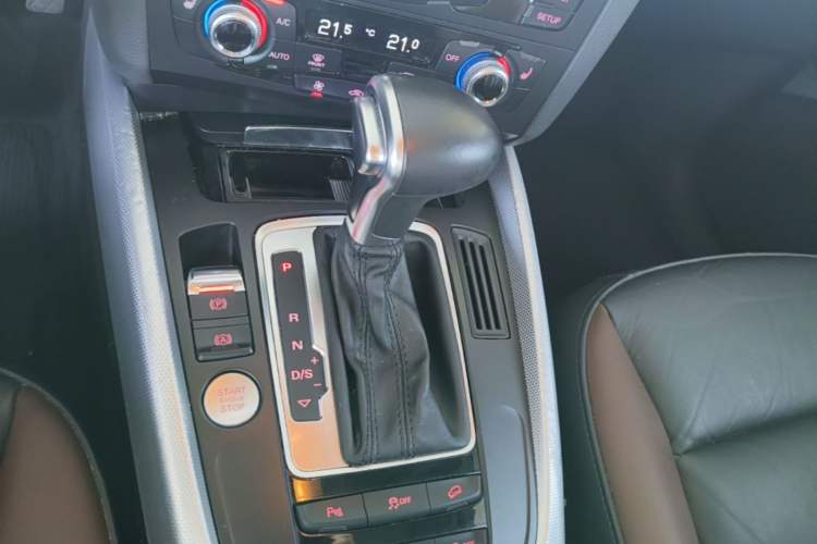Used Audi Q5 2018 Collector's Edition 40 TFSI Technology Model Gear Lever