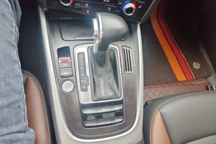 Used Audi Q5 2018 Collector's Edition 40 TFSI Technology Model Gear Lever