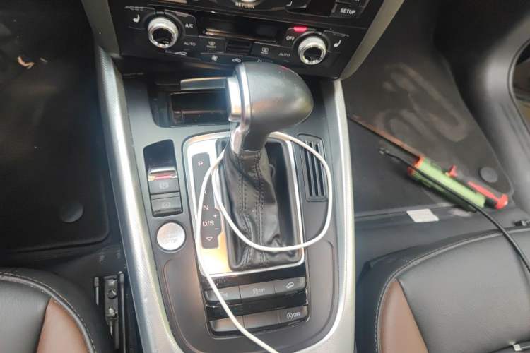 Used Audi Q5 2018 Collector's Edition 40 TFSI Technology Model Gear Lever