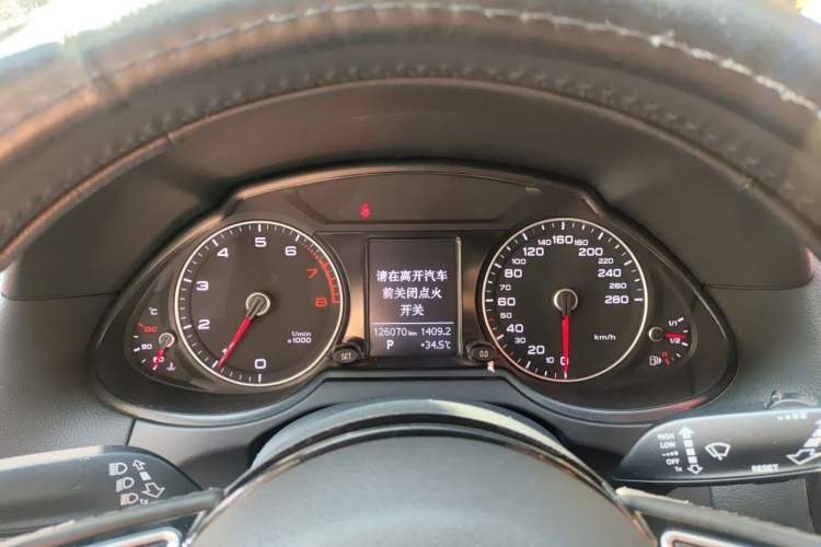 Used Audi Q5 2018 Collector's Edition 40 TFSI Ambition Model Instrument Cluster