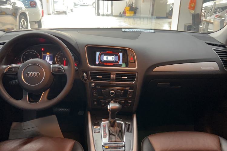 Used Audi Q5 2018 Collector's Edition 40 TFSI Ambition Model Interior 3