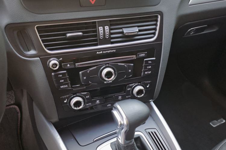 Used Audi Q5 2018 Collector's Edition 40 TFSI Technology Model Interior 3