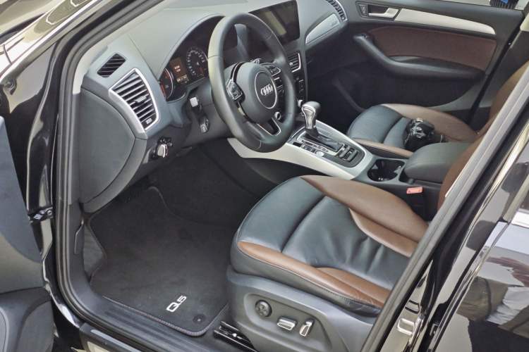 Used Audi Q5 2018 Collector's Edition 40 TFSI Technology Model Interior 5