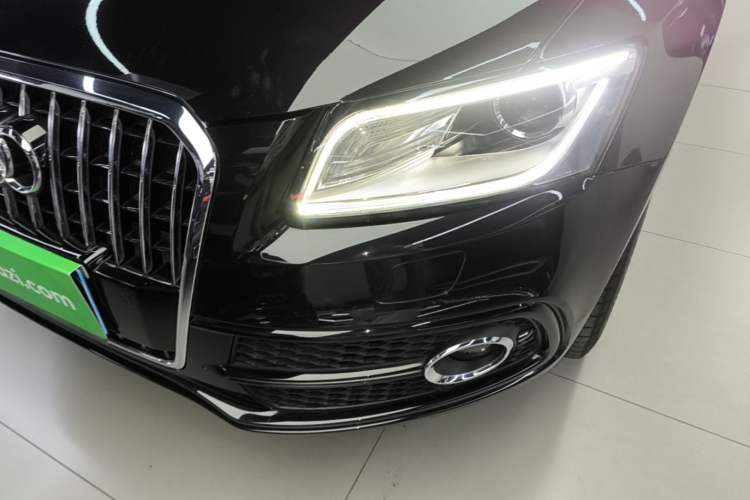 Used Audi Q5 2018 Collector's Edition 40 TFSI Ambition Model Left Front Headlight